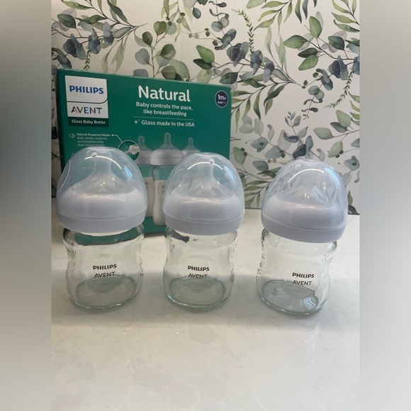 AVENT Other - Set of 3 AVENT 4 oz  Glass Bottles